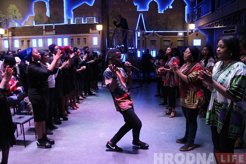 "Праслаўляем Бога танцамі і музыкай". Афрыканскія студэнты з усёй Беларусі сабраліся ў Гродне "Праслаўляем Бога танцамі і музыкай". Афрыканскія студэнты з усёй Беларусі сабраліся ў Гродне
