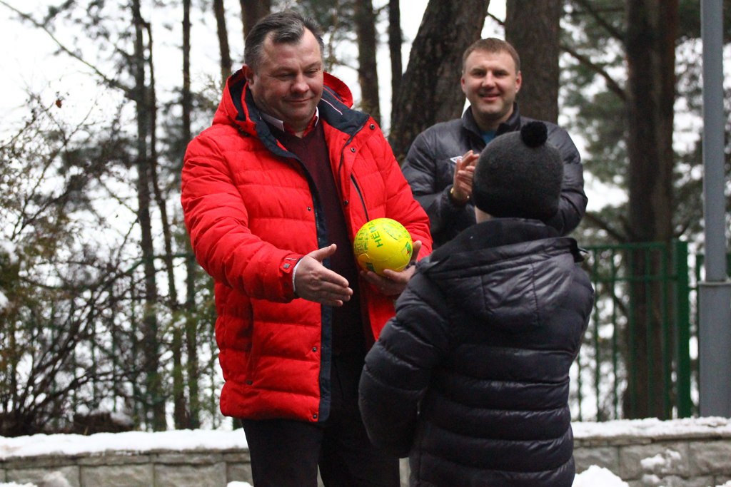 Футбольны "Нёман" сустрэўся з дзецьмі Футбольны "Нёман" сустрэўся з дзецьмі