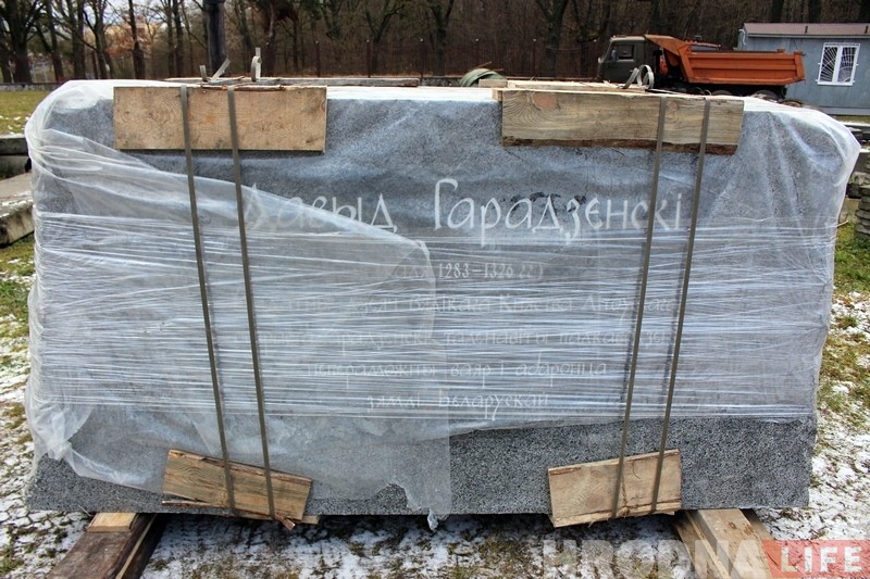 Помнік Давыду Гарадзенскаму даставілі ў Гродна Помнік Давыду Гарадзенскаму даставілі ў Гродна