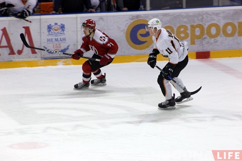 "Шахцёр" у Гродне перапыніў 14-матчавую пераможную серыю "Нёмана" "Шахцёр" у Гродне перапыніў 14-матчавую пераможную серыю "Нёмана"