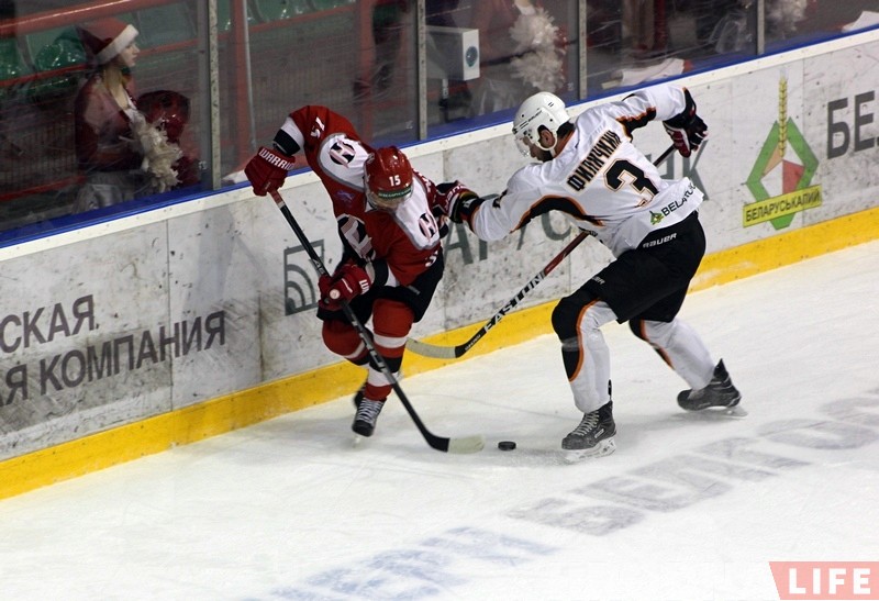 "Шахцёр" у Гродне перапыніў 14-матчавую пераможную серыю "Нёмана" "Шахцёр" у Гродне перапыніў 14-матчавую пераможную серыю "Нёмана"