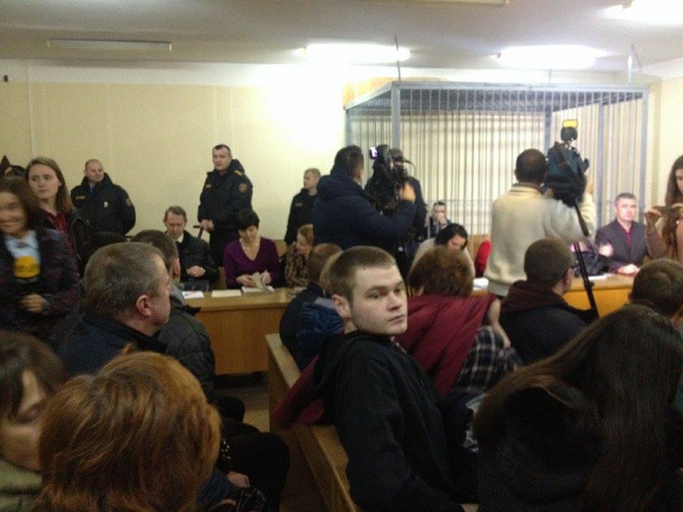 Падманулi страхаўшчыкоў на $80 тысяч: пачаўся суд над кіроўцамі, якія падстройвалi ДТЗ Падманулi страхаўшчыкоў на $80 тысяч: пачаўся суд над кіроўцамі, якія падстройвалi ДТЗ