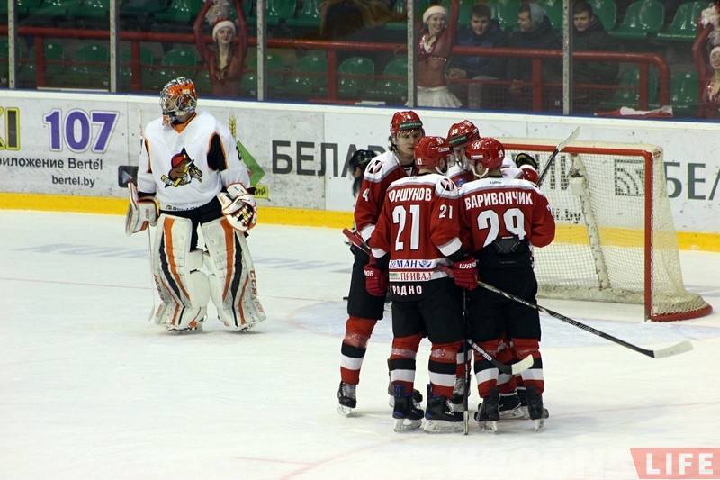 "Шахцёр" у Гродне перапыніў 14-матчавую пераможную серыю "Нёмана" "Шахцёр" у Гродне перапыніў 14-матчавую пераможную серыю "Нёмана"