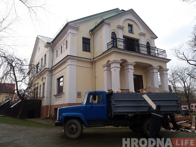 Таямнічы «Дом масонаў» у цэнтры Гродна: фотарэпартаж са старога будынка, які мала хто бачыў знутры Таямнічы «Дом масонаў» у цэнтры Гродна: фотарэпартаж са старога будынка, які мала хто бачыў знутры