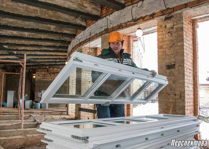 Фота: як працягваецца рэканструкцыя палаца ў Свяцку