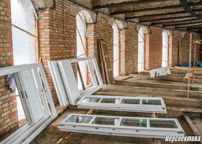 Фота: як працягваецца рэканструкцыя палаца ў Свяцку