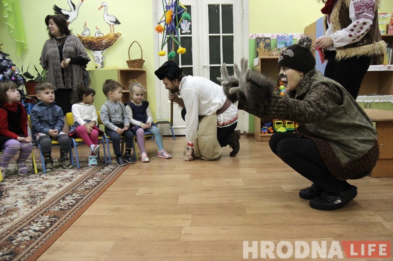 “Мы са святам вас вітаем!” Калядоўшчыкі ў Гродне наведалі беларускамоўную групу ў дзіцячым садку “Мы са святам вас вітаем!” Калядоўшчыкі ў Гродне наведалі беларускамоўную групу ў дзіцячым садку