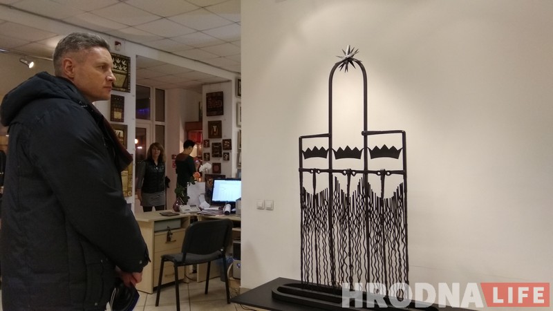 Першы снег і адкінутыя канькі. Мастакі Гродзеншчыны адкрылі калядную выставу