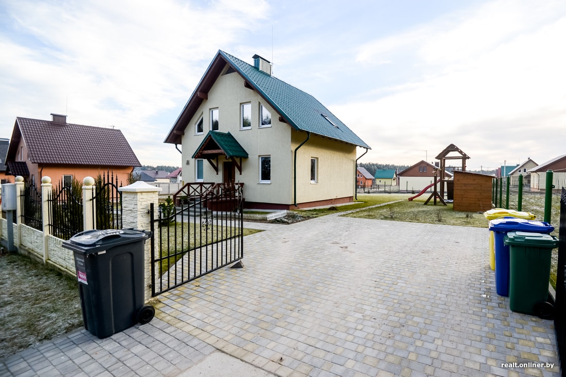 Рэпартаж з пасёлка каркасных дамоў у Ласосна, дзе гатовы катэдж каштуе 58 тысяч даляраў па курсе