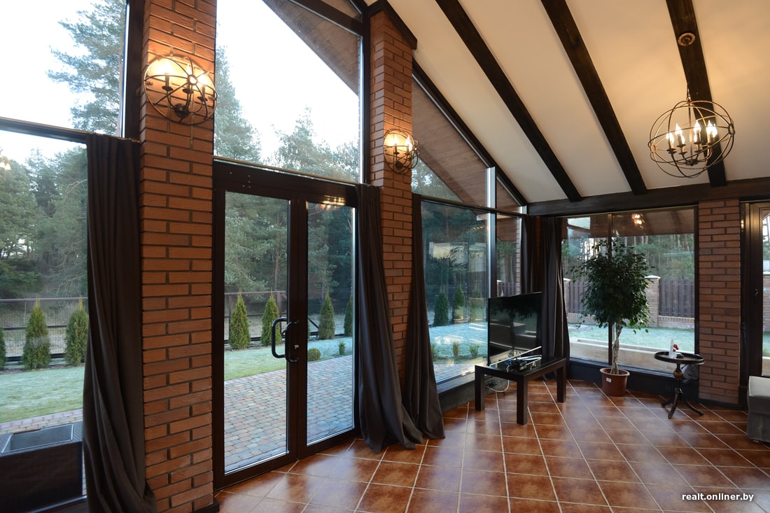 Рэпартаж з пасёлка каркасных дамоў у Ласосна, дзе гатовы катэдж каштуе 58 тысяч даляраў па курсе