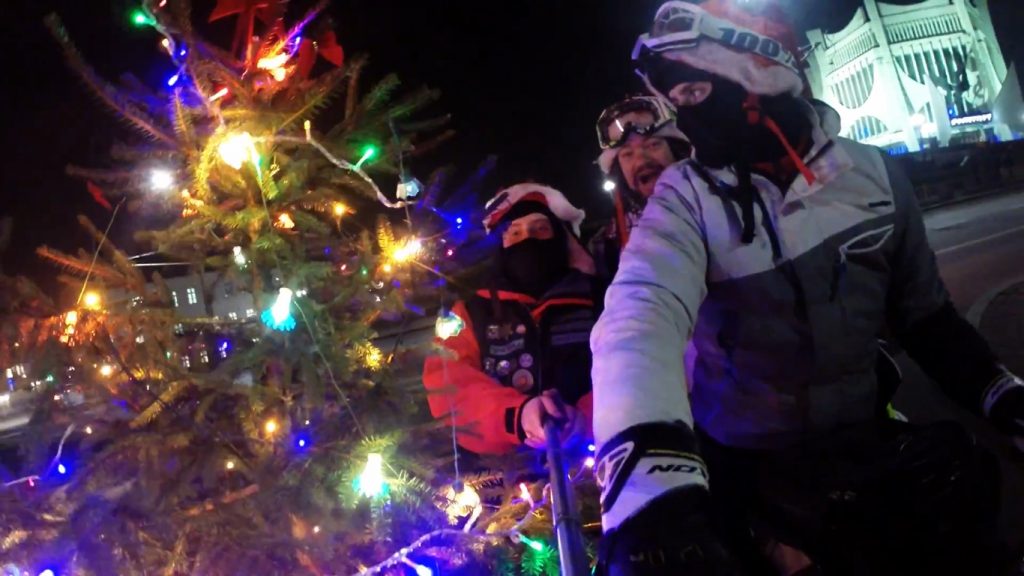 Лета з Баскавым, байкеры з елкай і проста Гой. Як гродзенцы віншавалі горад з Раством і Новым годам