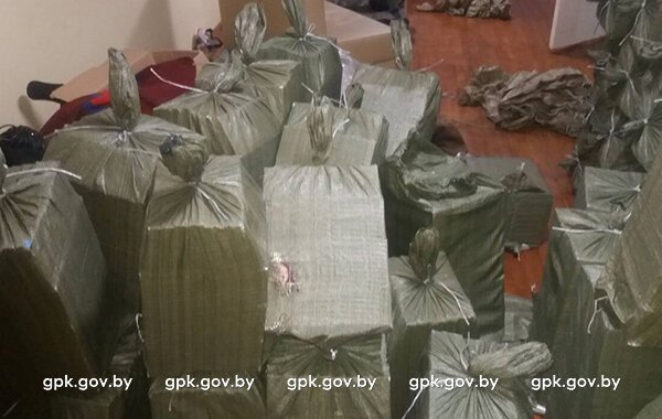 Група з дзесяці беларусаў цягам некалькіх гадоў займалася кантрабандай цыгарэт у Літву