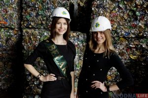 Каралевы прыгажосці сартуюць адходы! Першая беларуска з конкурса Міс Зямля і першая Міс Гродзенскай ЖКГ сталі за канвеер смеццесартавальнага завода