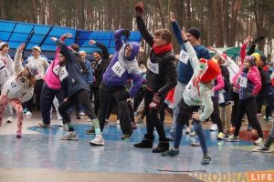 Бягом у Новы год. Чэмпіён, прыгажуня і 260 цвярозых гродзенцаў пачалі год з прабежкі