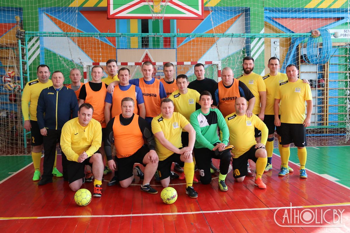 Гродзенскія святары абыгралі ў футбольным матчы каманду міліцыі