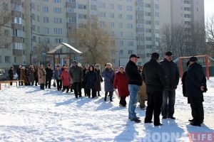 "Дзе дэпутат Бераснева?" Жыхары Ажэшкі зноў выйшлі супраць кафэ ў іх двары