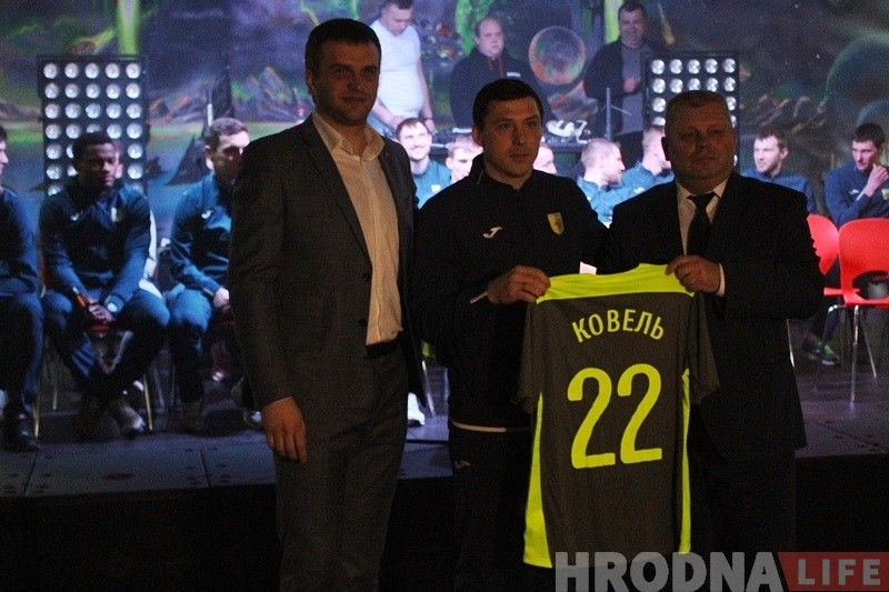 "Мы аддадзім усе сілы на поле". Футбольны "Нёман" сустрэўся з заўзятарамі і падзяліўся планамі на сезон