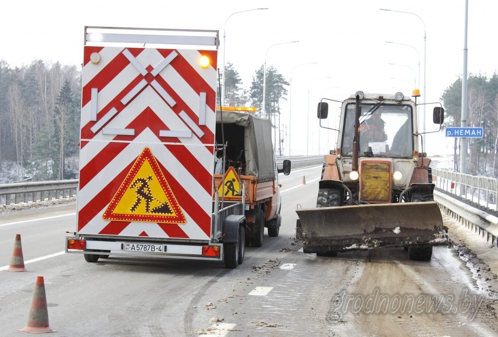 Бела-чырвоныя шчыты з лямпачкамі абароняць «дарожнікаў»