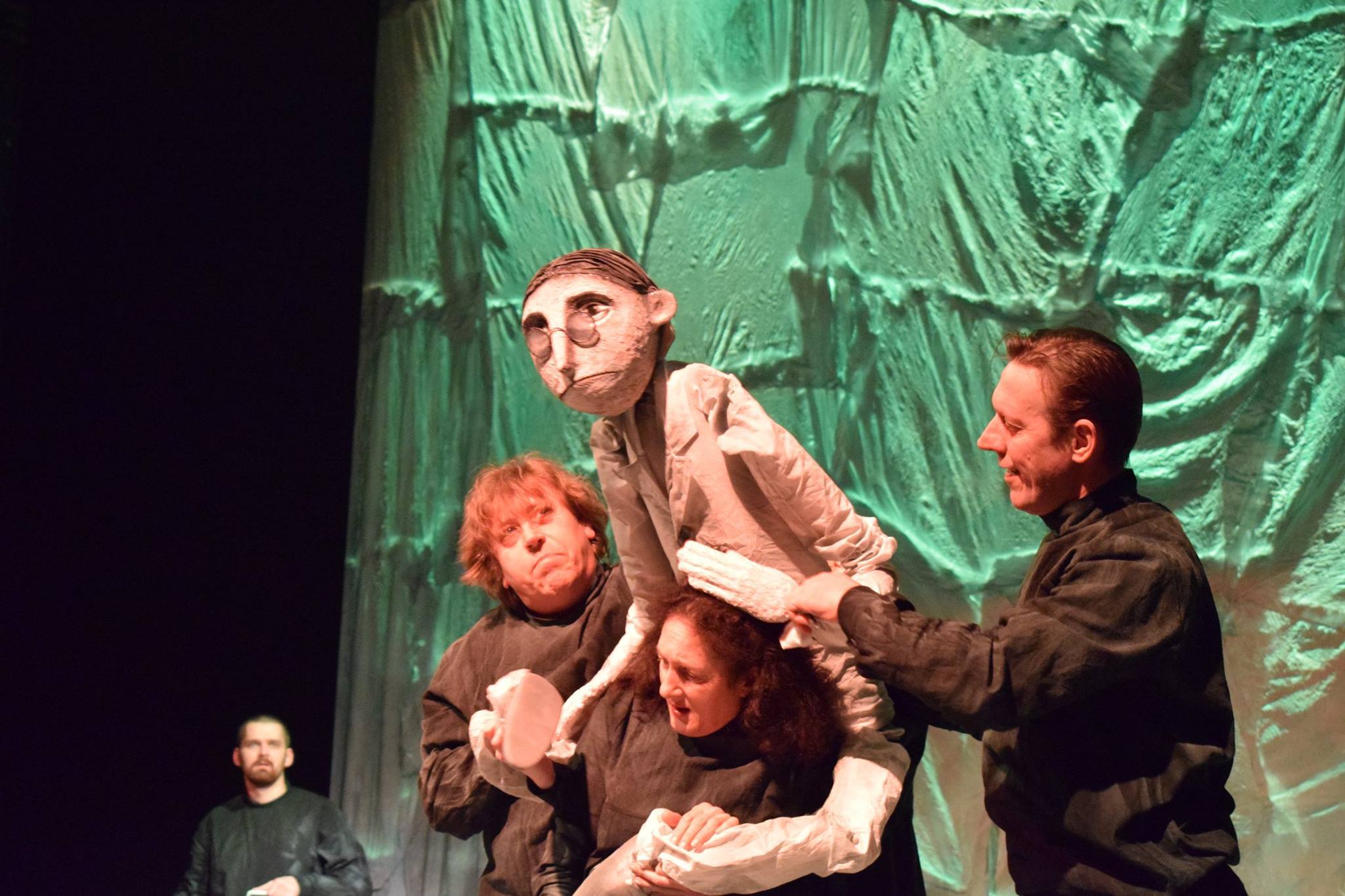 «Умри, но посмотри спектакль!» Александр Тебеньков рассказал о премьере “Обещания на рассвете” в театре кукол