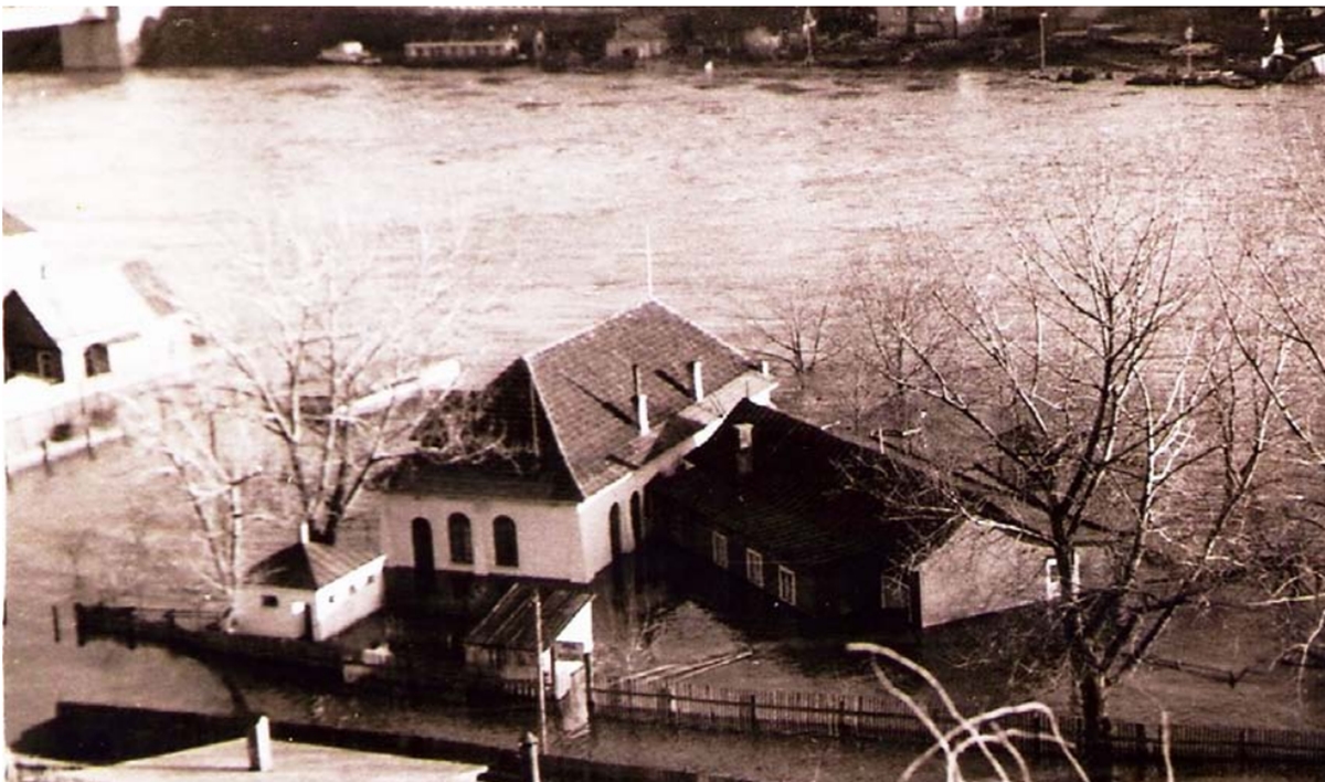 Наводнение на Немане в Гродно в 1958 году. Затопило набережные.