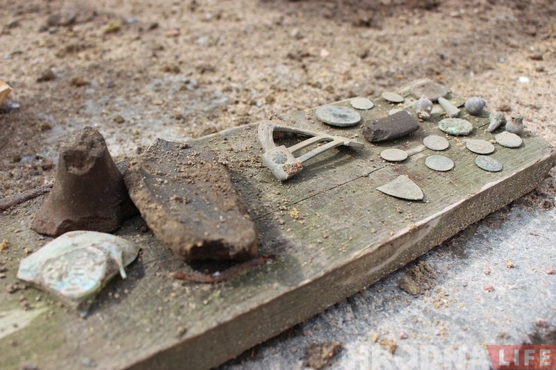 Што знаходзяць у цэнтры Гродна падчас земляных работ Што знаходзяць у цэнтры Гродна падчас земляных работ