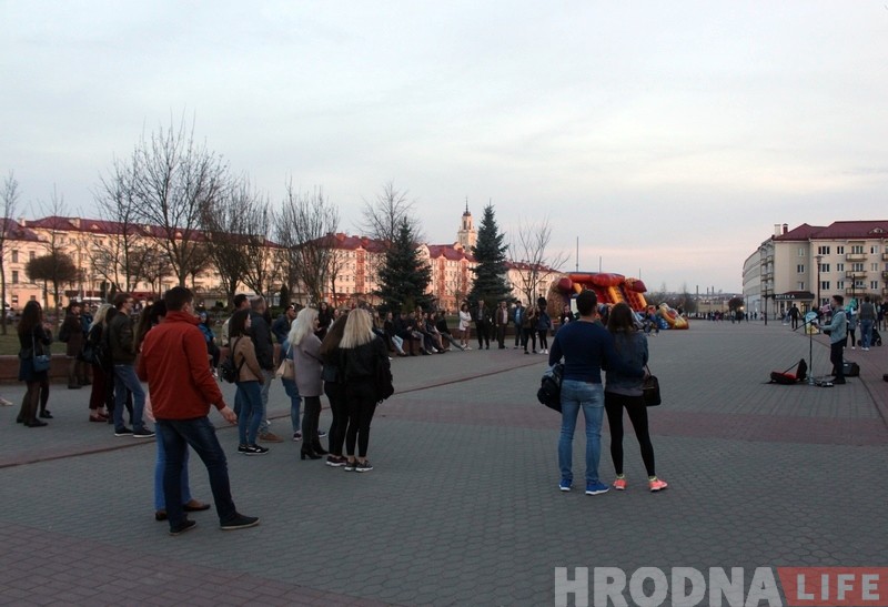Уличный музыкант из Минска сыграл для гродненцев большой концерт