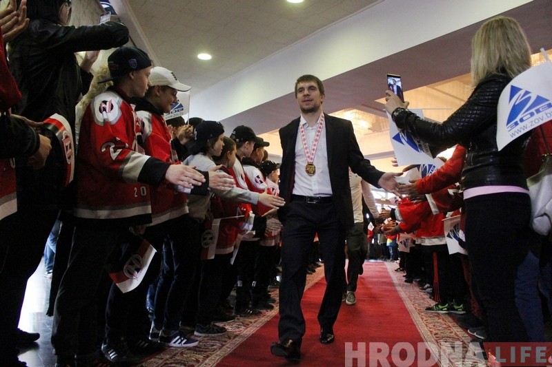 У драмтэатры гродзенцы павіншавалі "Нёман" з чэмпіёнствам У драмтэатры гродзенцы павіншавалі "Нёман" з чэмпіёнствам