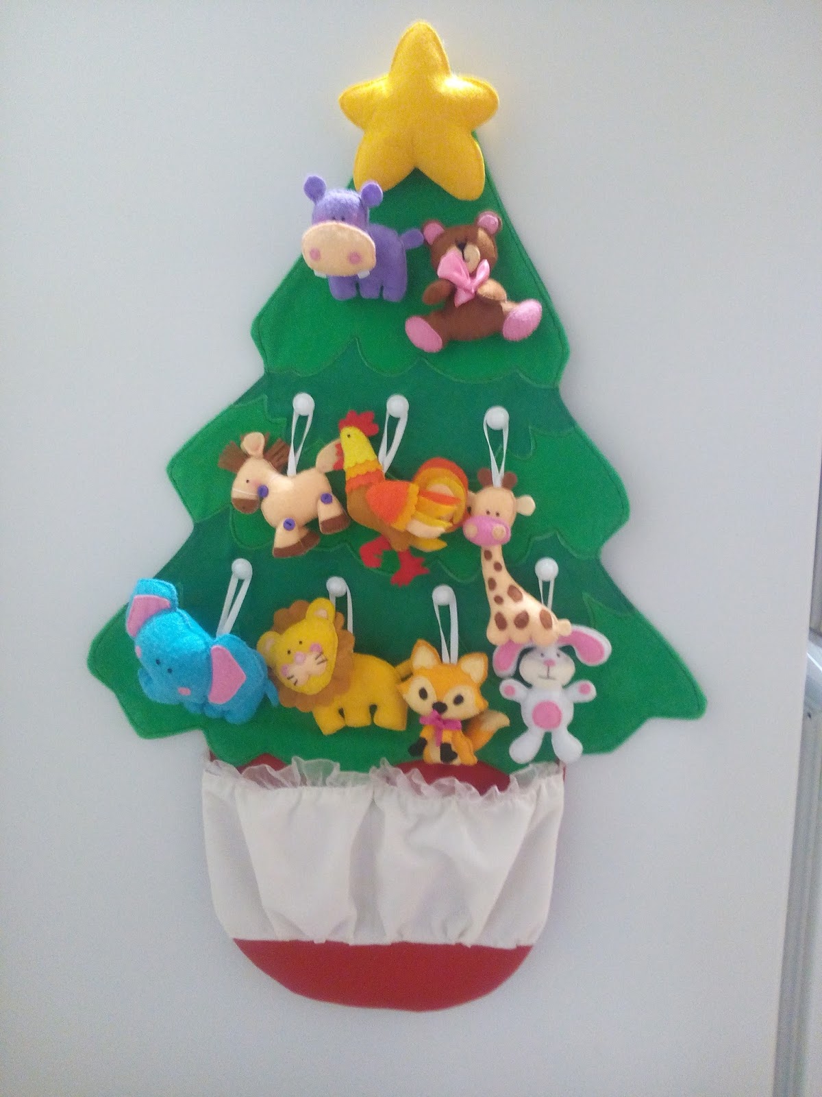 Режиссер шьет на машинке планшеты и мечтает открыть сувенирную лавку