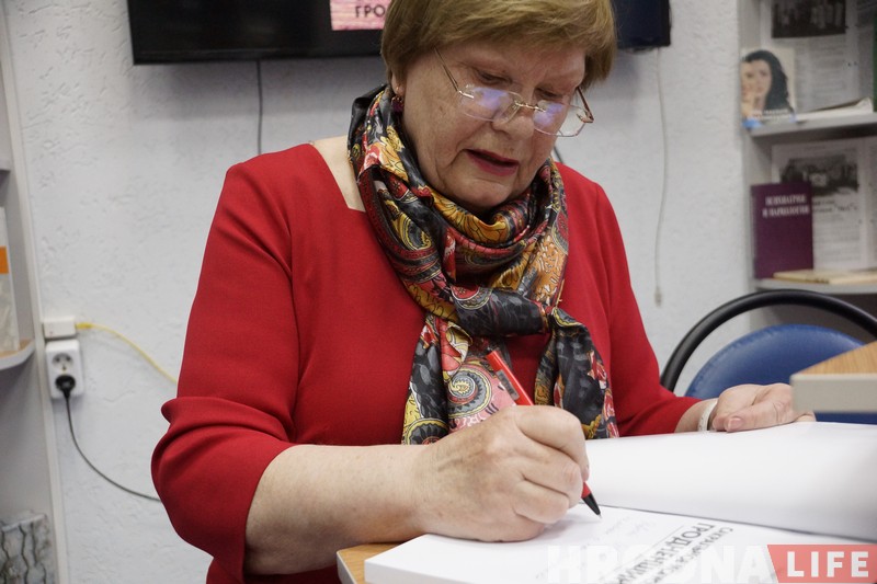 Якім іконам маліліся мясцовыя. У Гродне выдалі кнігу пра сакральнае мастацтва рэгіёна Якім іконам маліліся мясцовыя. У Гродне выдалі кнігу пра сакральнае мастацтва рэгіёна