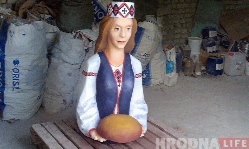 Трохметровая Алеся будзе сустракаць гасцей на ўездзе ў Гродна