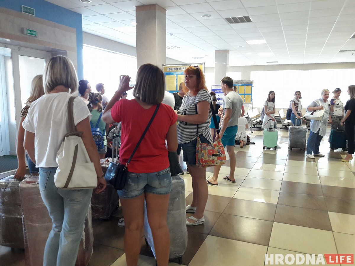 Першы сёлетні самалёт у Турцыю адляцеў з гродзенскага аэрапорта Першы сёлетні самалёт у Турцыю адляцеў з гродзенскага аэрапорта