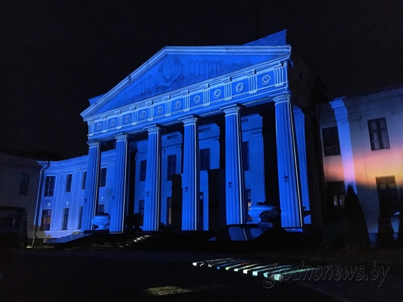 Сцены Новага замка ў ноч на 1 чэрвеня ператвораць у вялізны экран з эфектамі