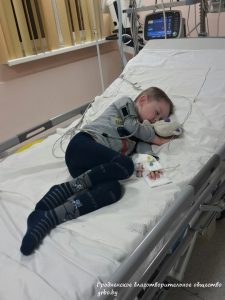 "Як пражыць да аперацыі?" Сям'я хворага хлопчыка з Гродна просіць дапамогі