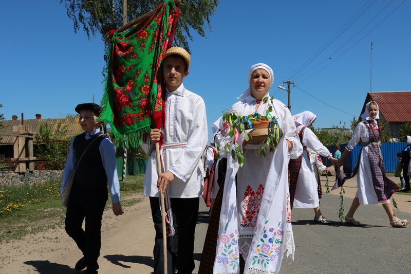 Рассказ о праздниках Миколы и Юрья  а также открытие сезона танцев во двориках  ждут гродненцев