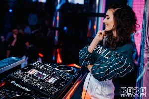 «І тут мяне пазнаюць, як прыемна». Сляпы музыка выйшаў граць у цэнтры Гродна