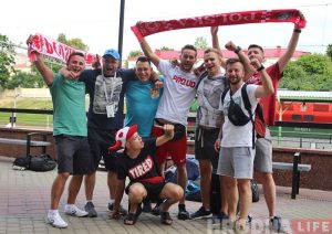 "У Маскву з пазітывам". Польскія заўзятары праз Гродна едуць на чэмпіянат свету ў Расію