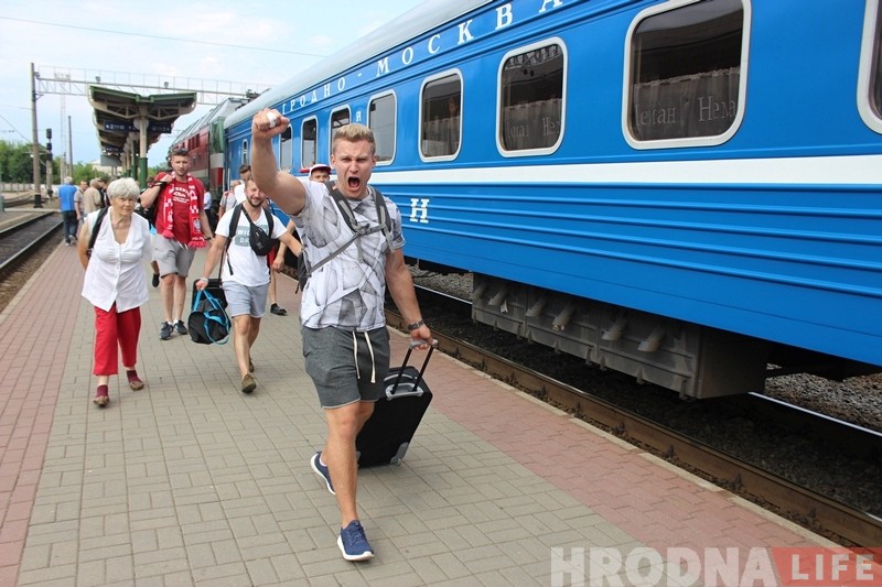 "У Маскву з пазітывам". Польскія заўзятары праз Гродна едуць на чэмпіянат свету ў Расію "У Маскву з пазітывам". Польскія заўзятары праз Гродна едуць на чэмпіянат свету ў Расію