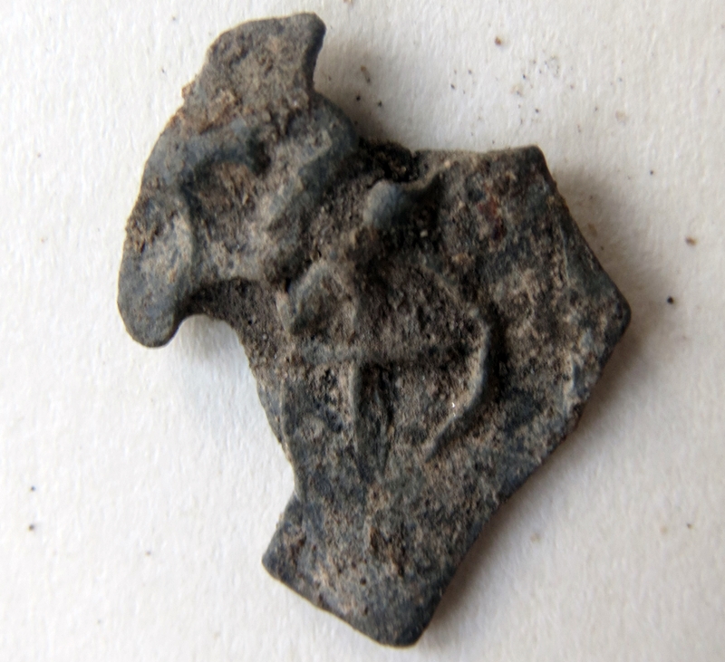 На раскопках ля Новага замка знаходзяць таварныя пломбы