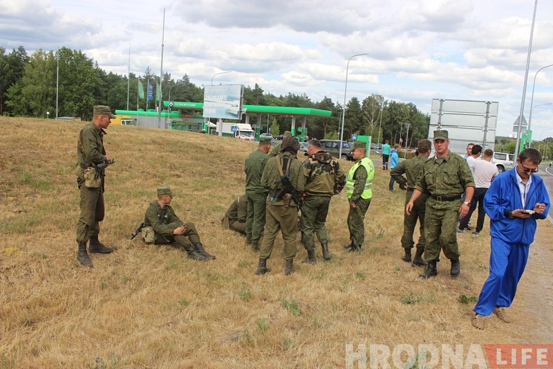 На выездзе з Гродна БМП наехала на легкавік. Абыйшлося без ахвяраў На выездзе з Гродна БМП наехала на легкавік. Абыйшлося без ахвяраў