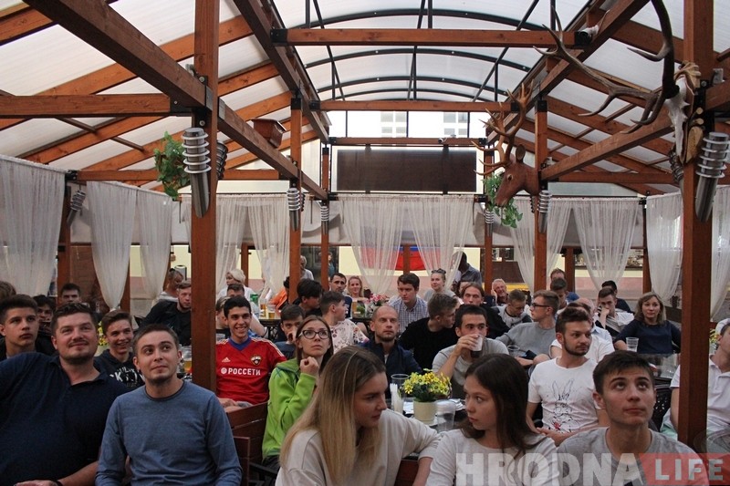 Усім не хапае месца: як гродзенцы сочаць за чэмпіянатам свету па футболе Усім не хапае месца: як гродзенцы сочаць за чэмпіянатам свету па футболе