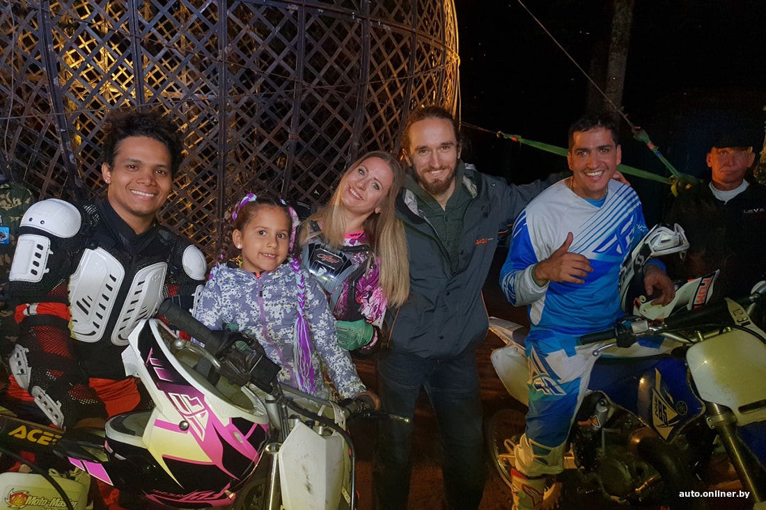 Дзяўчына-мотакаскадёр: «Стала выконваць смяротныя трукі на матацыкле, таму што закахалася да страты розуму»