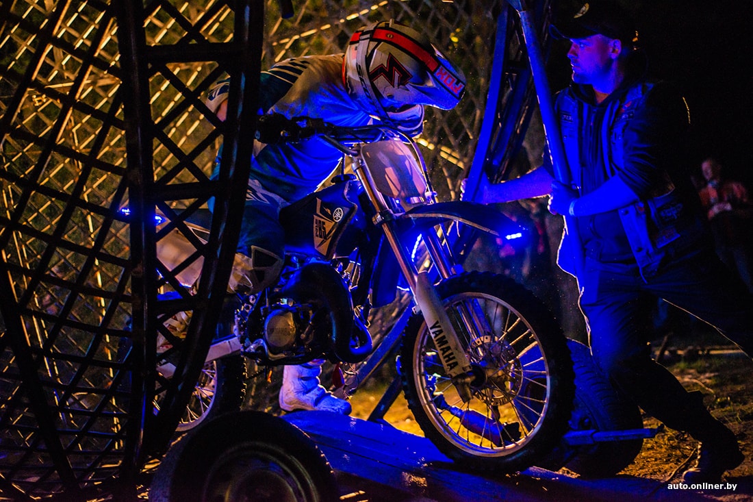 Дзяўчына-мотакаскадёр: «Стала выконваць смяротныя трукі на матацыкле, таму што закахалася да страты розуму»