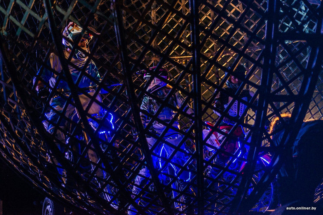 Дзяўчына-мотакаскадёр: «Стала выконваць смяротныя трукі на матацыкле, таму што закахалася да страты розуму»