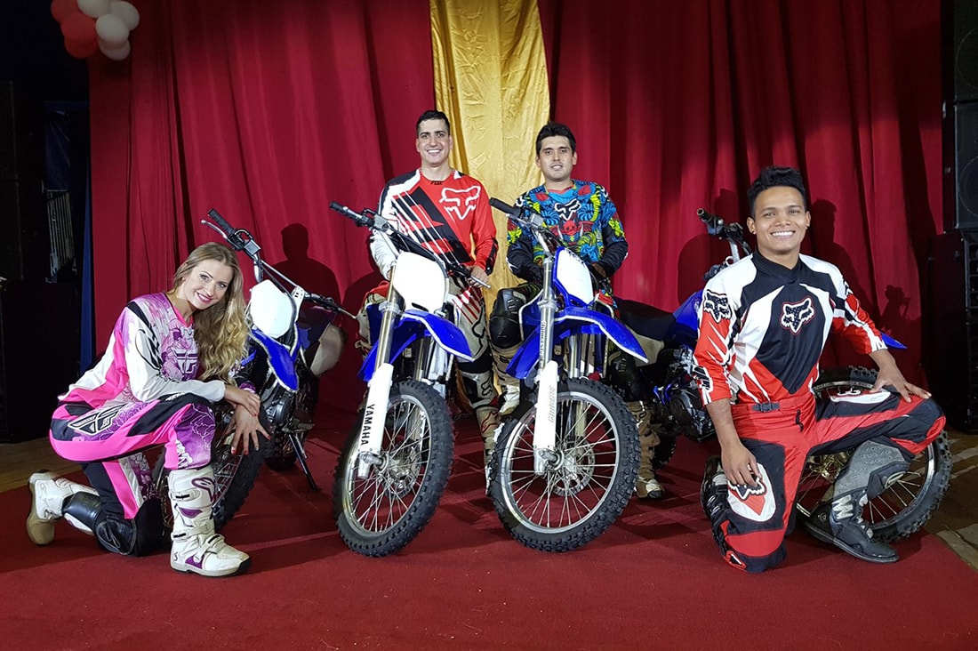 Дзяўчына-мотакаскадёр: «Стала выконваць смяротныя трукі на матацыкле, таму што закахалася да страты розуму»