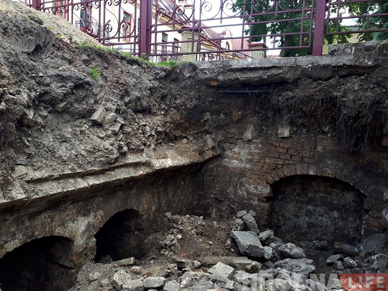 На вуліцы Найдуса адкапалі падвалы 19 стагоддзя