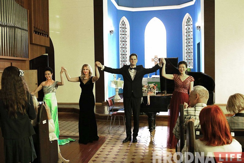 Шелковый путь музыки. Пианист из Гродно преподает в Китае, а китайские музыканты поют "Купалинку"