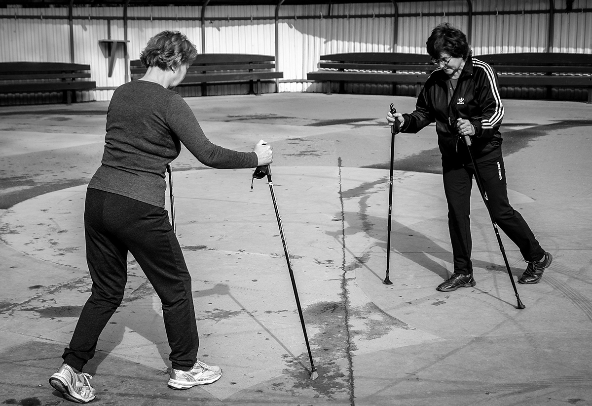 По-скандинавски. Как пожилая гродненка учит идти по жизни с двумя палками