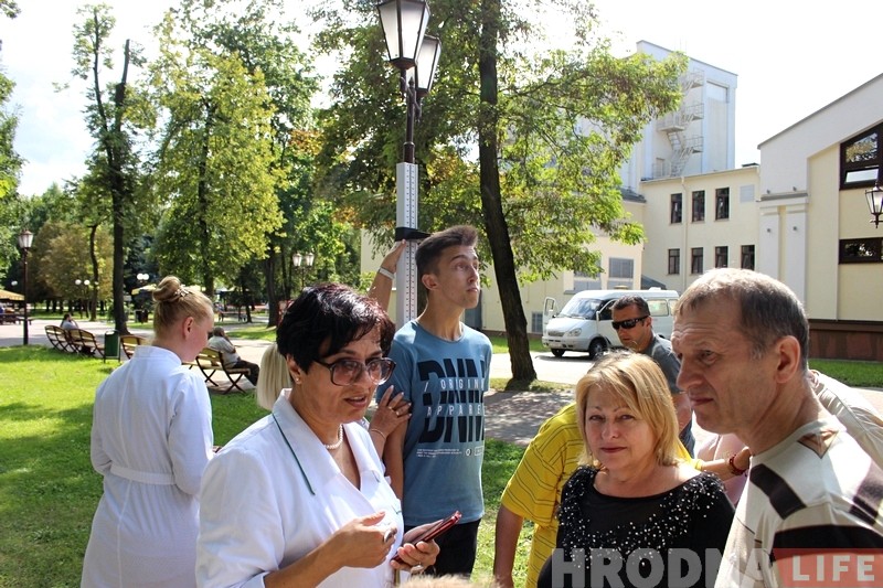 Фотафакт: напярэдадні дня здаровага харчавання гродзенцаў узважвалі і вымяралі рост Фотафакт: напярэдадні дня здаровага харчавання гродзенцаў узважвалі і вымяралі рост