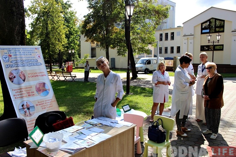 Фотафакт: напярэдадні дня здаровага харчавання гродзенцаў узважвалі і вымяралі рост Фотафакт: напярэдадні дня здаровага харчавання гродзенцаў узважвалі і вымяралі рост