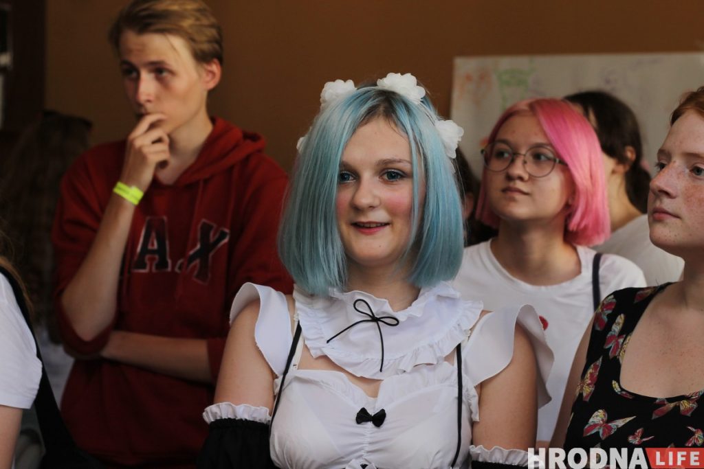 Прымерыць вушкі і пакаштаваць рамэн. Сотня гродзенцаў прыйшла на анімэ-бал